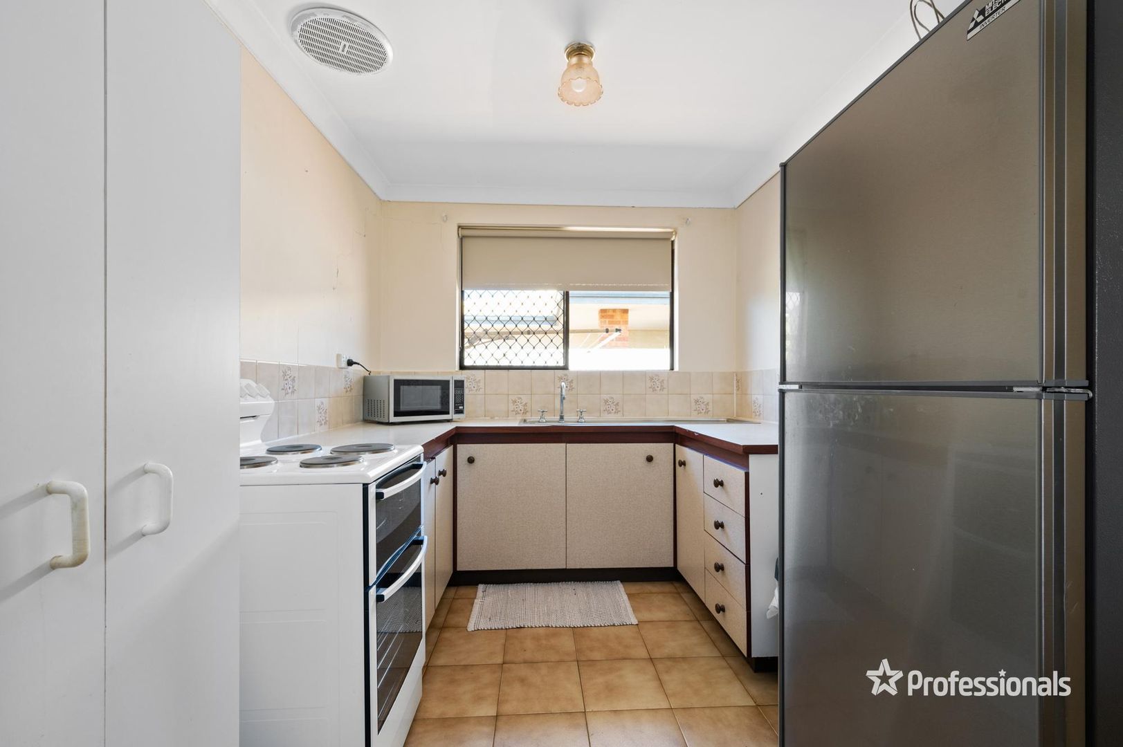 1/114a Moran Street, Victory Heights WA 6432, Image 2