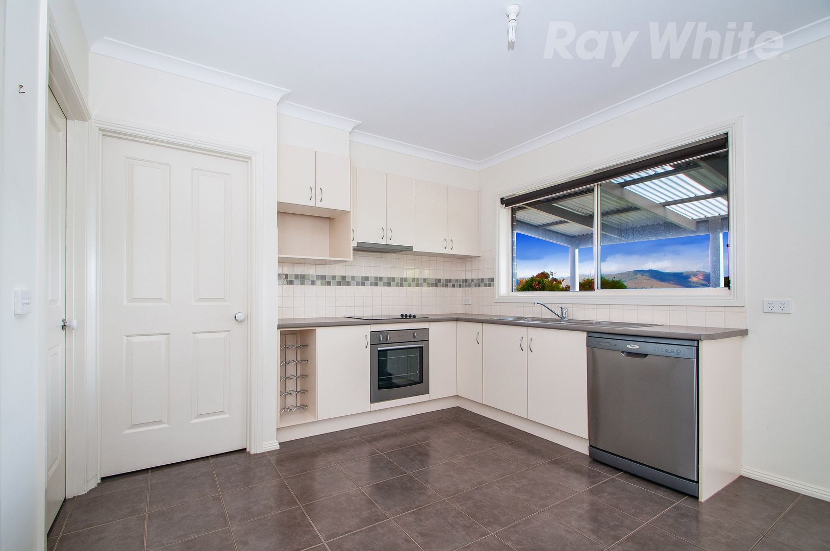 14 Huntly Avenue, Mooroolbark VIC 3138 House For Rent 620 Domain