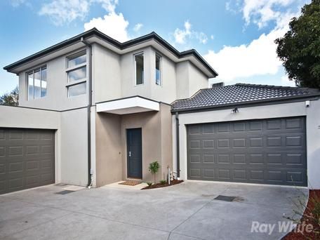 3 bedrooms House in 9B Fernhurst Drive GLEN WAVERLEY VIC, 3150