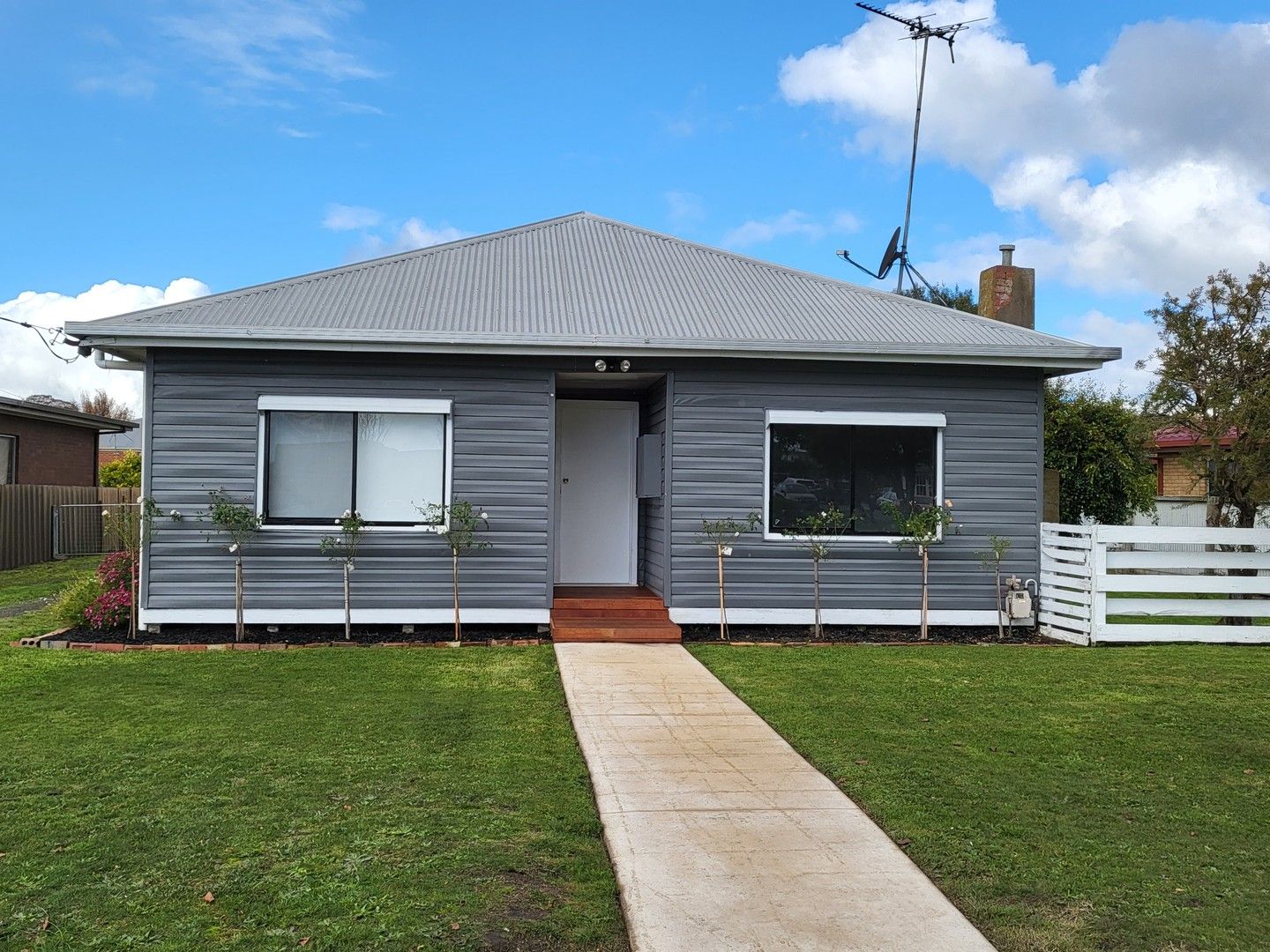 108 Hart St, Colac VIC 3250 House For Rent Domain