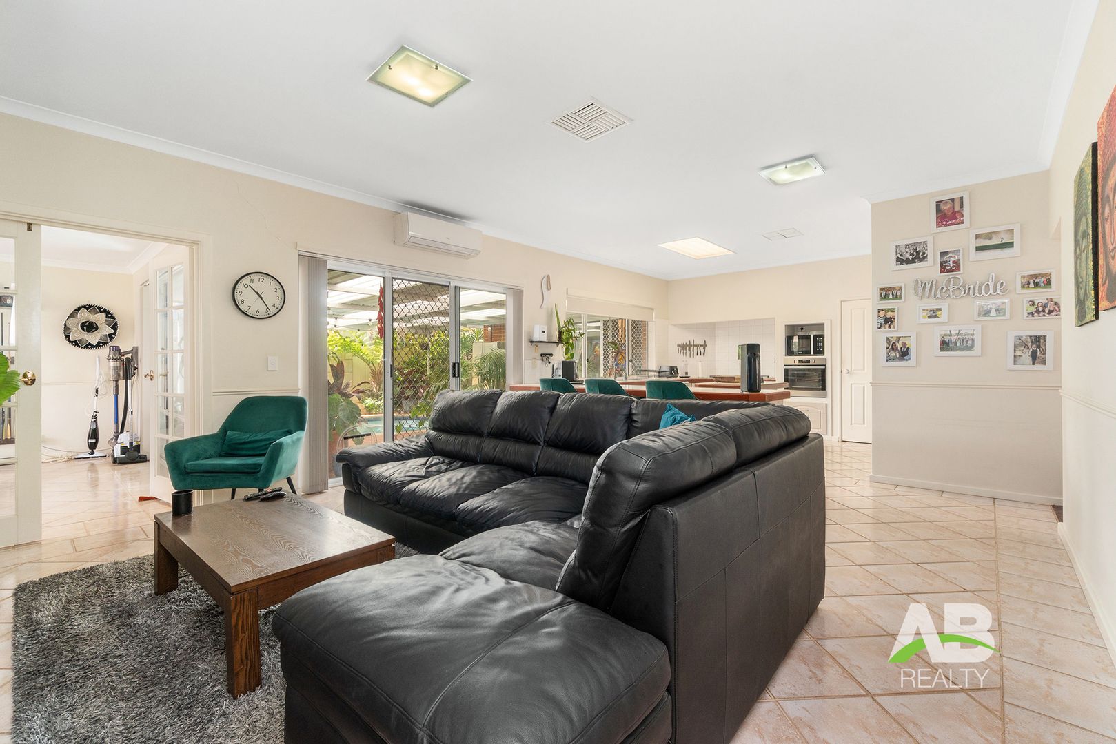 466 Shenton Avenue, Iluka WA 6028, Image 2