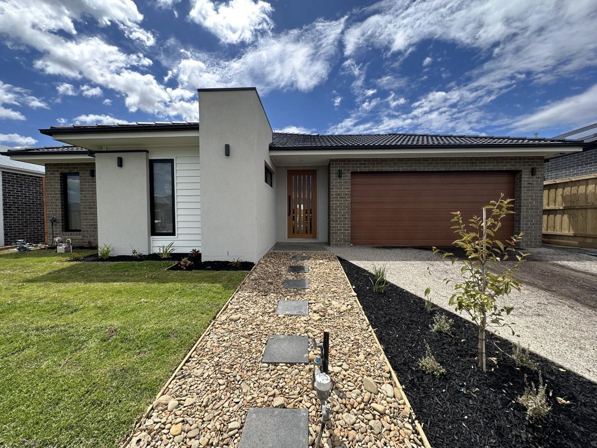 4 bedrooms House in 13 Dunkerrin Avenue GISBORNE VIC, 3437