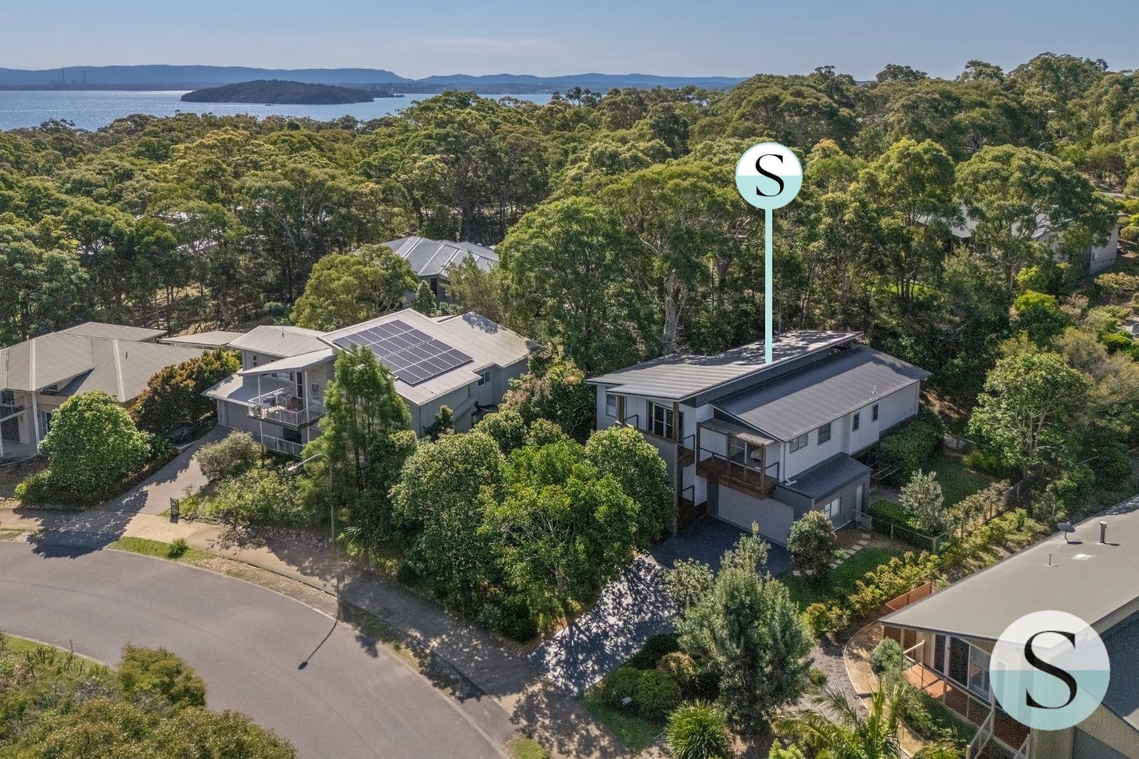 4 bedrooms House in 25 Lake Forest Drive MURRAYS BEACH NSW, 2281