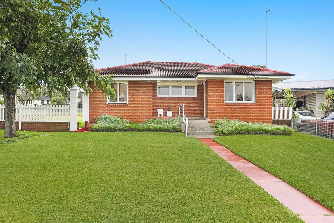 Picture of 1 Eleban Place, BERKELEY NSW 2506