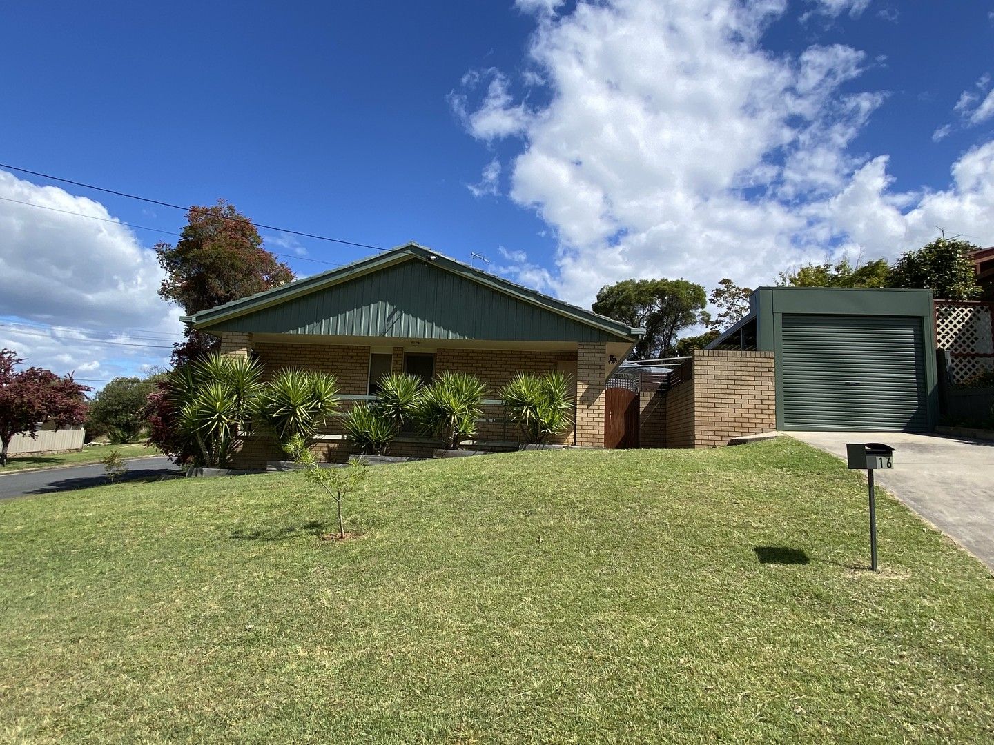 2 bedrooms Townhouse in 1/16 Michelle Avenue LAVINGTON NSW, 2641