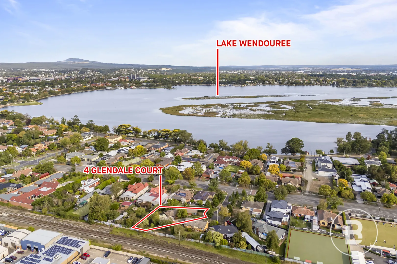 FOUR BEDROOM BRICK HOME BETWEEN LAKE AND BALLARAT GRAMMAR - View 2