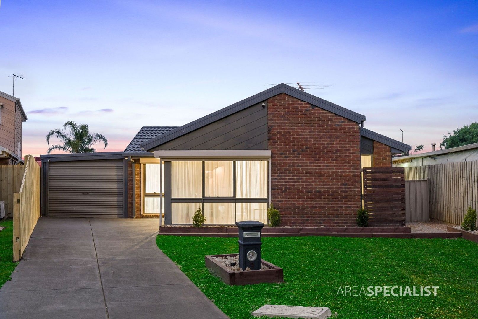 3 bedrooms House in 9 Frankland Court WYNDHAM VALE VIC, 3024