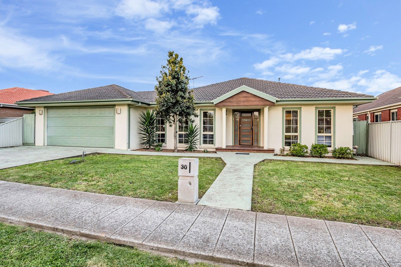 4 bedrooms House in 30 Waterford Avenue CRAIGIEBURN VIC, 3064