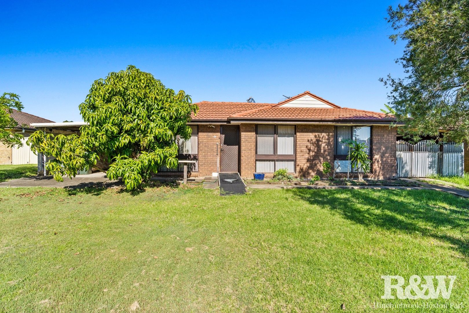 4 bedrooms House in 1/13 Thesiger Road BONNYRIGG NSW, 2177