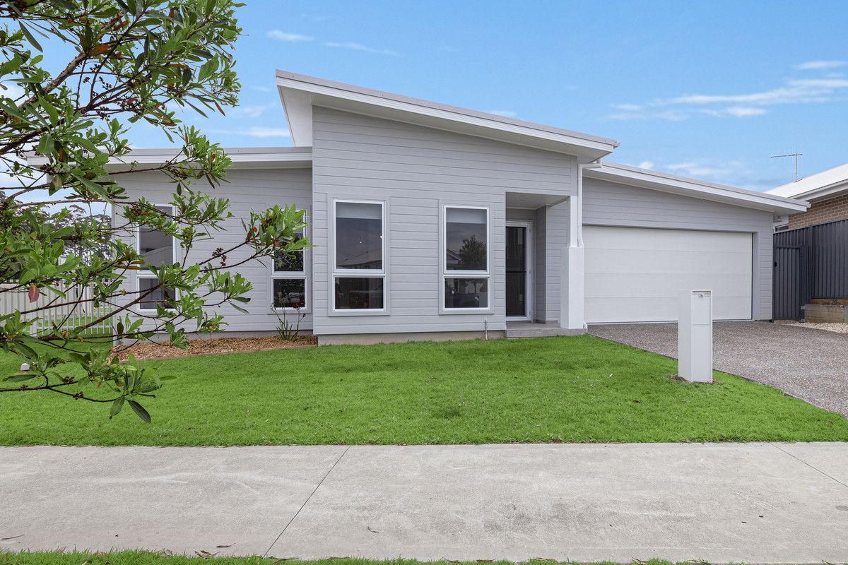 3 bedrooms House in 12 Mare Avenue THRUMSTER NSW, 2444