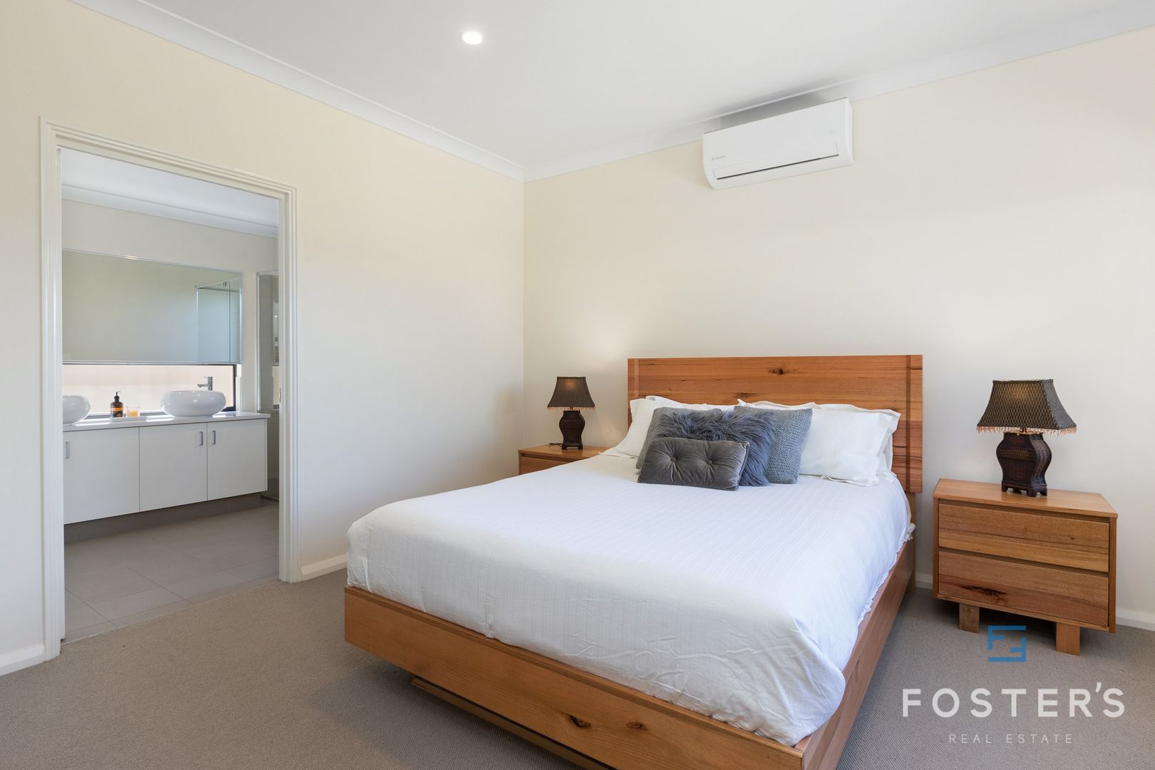 90 Sapphire Drive, Treeby WA 6164, Image 1