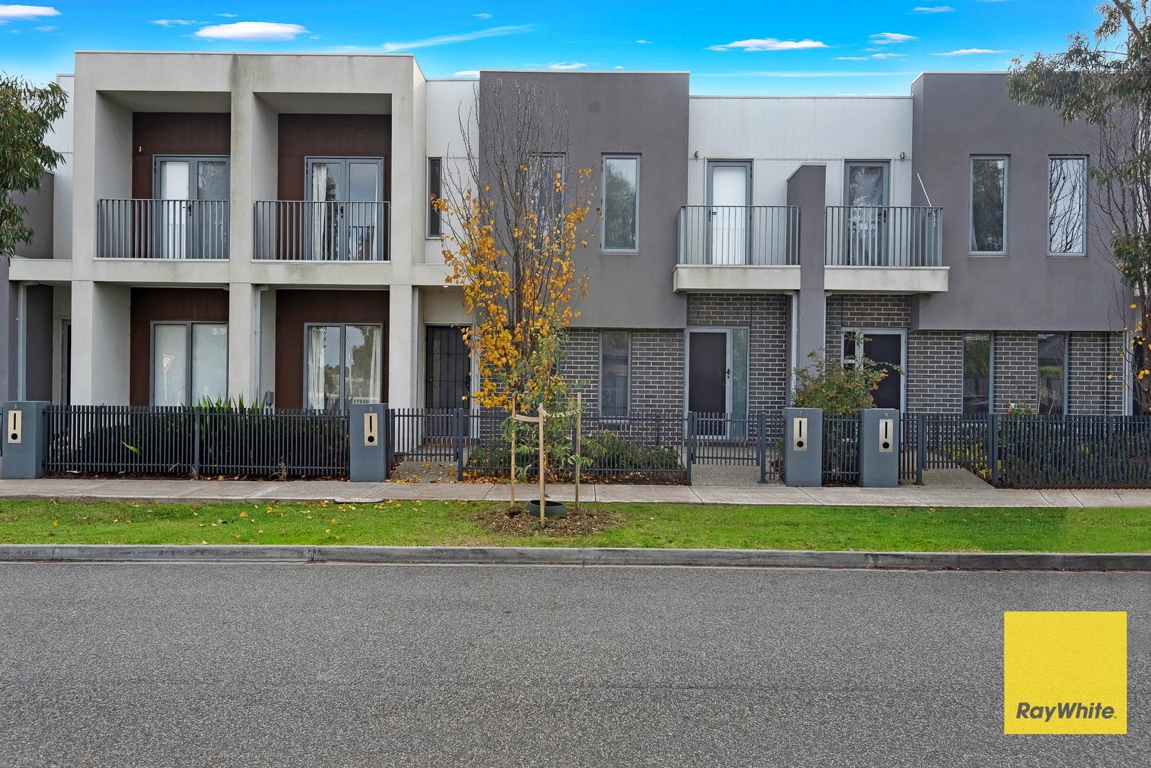 2 bedrooms House in 5 PENNYROYAL AVENUE TRUGANINA VIC, 3029