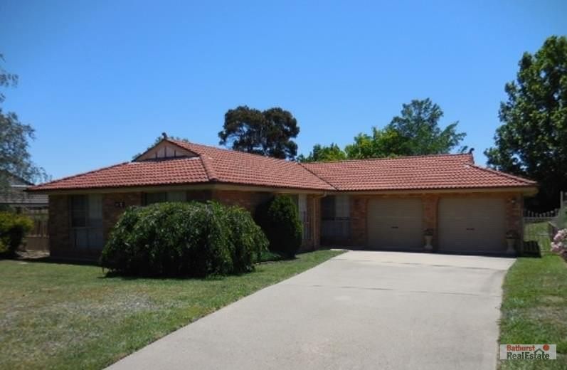 3 bedrooms House in 7 Opperman Way BATHURST NSW, 2795