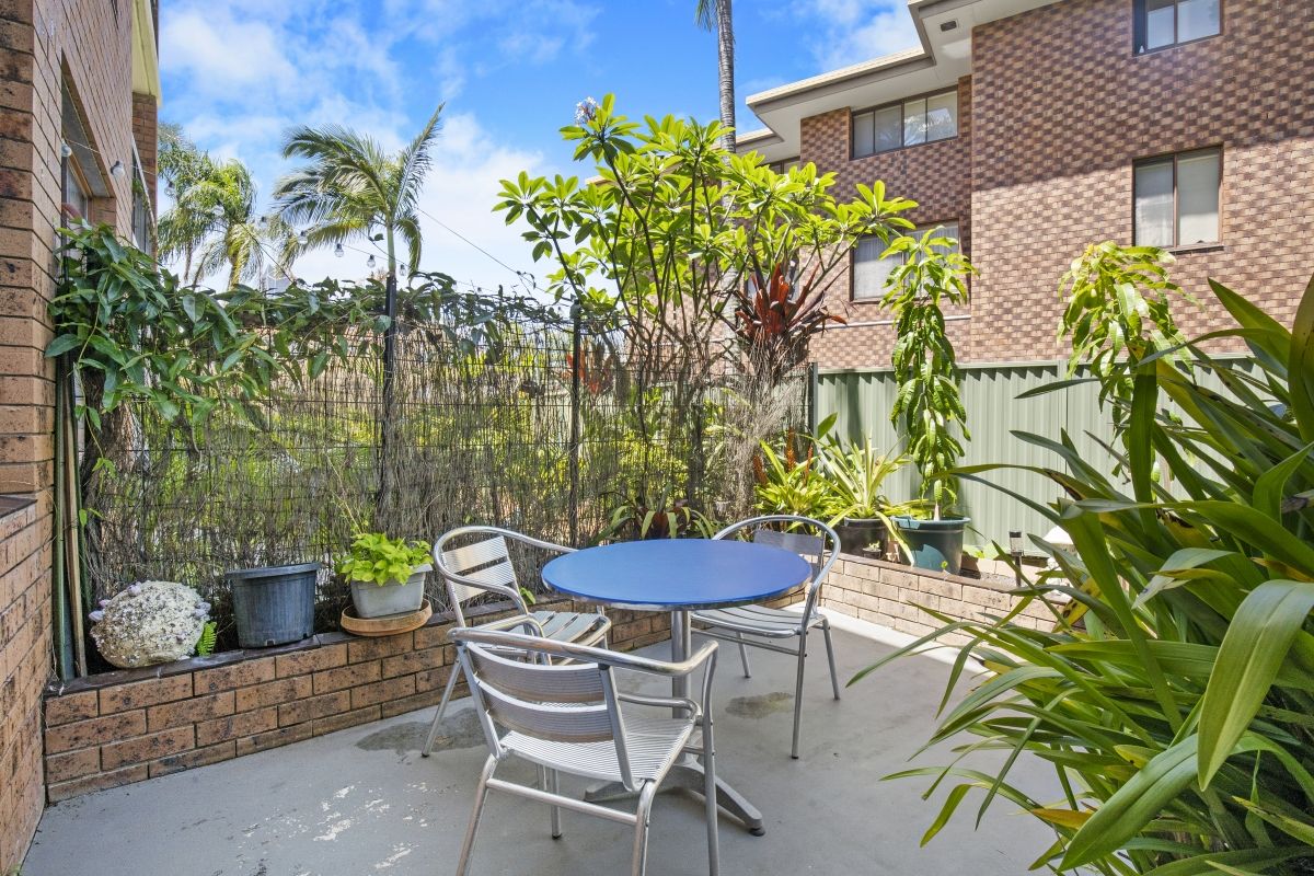 3/4 Rosewood Avenue, Broadbeach QLD 4218, Image 2