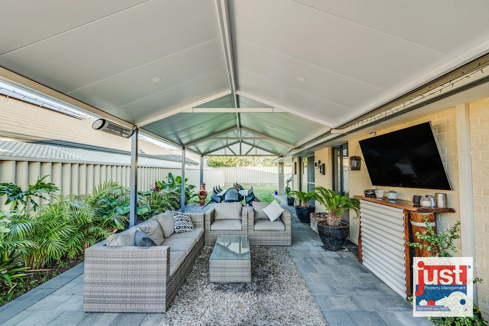 4 bedrooms House in 14 Abercrombie Way MILLBRIDGE WA, 6232