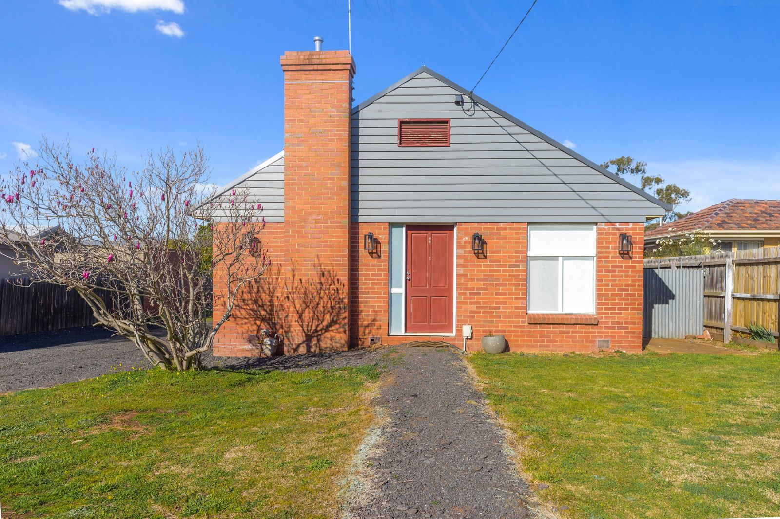 2 bedrooms House in 33 Manor Street BACCHUS MARSH VIC, 3340