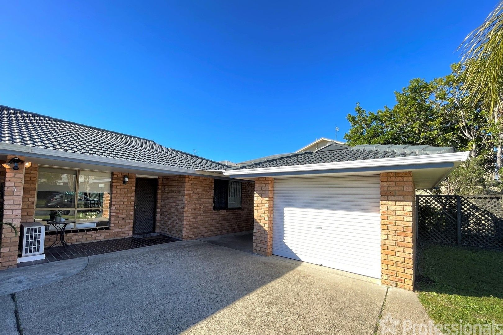 2 bedrooms Villa in 2/3 Fairway Crescent FORSTER NSW, 2428