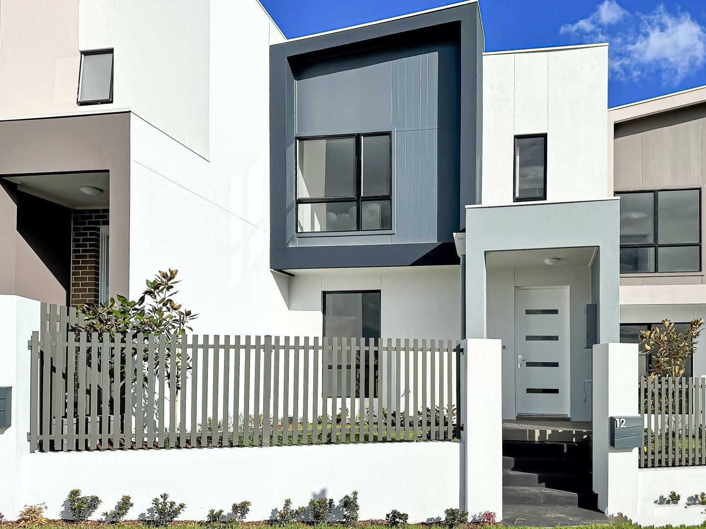 3 bedrooms House in 12 Bowerbird Loop ORAN PARK NSW, 2570