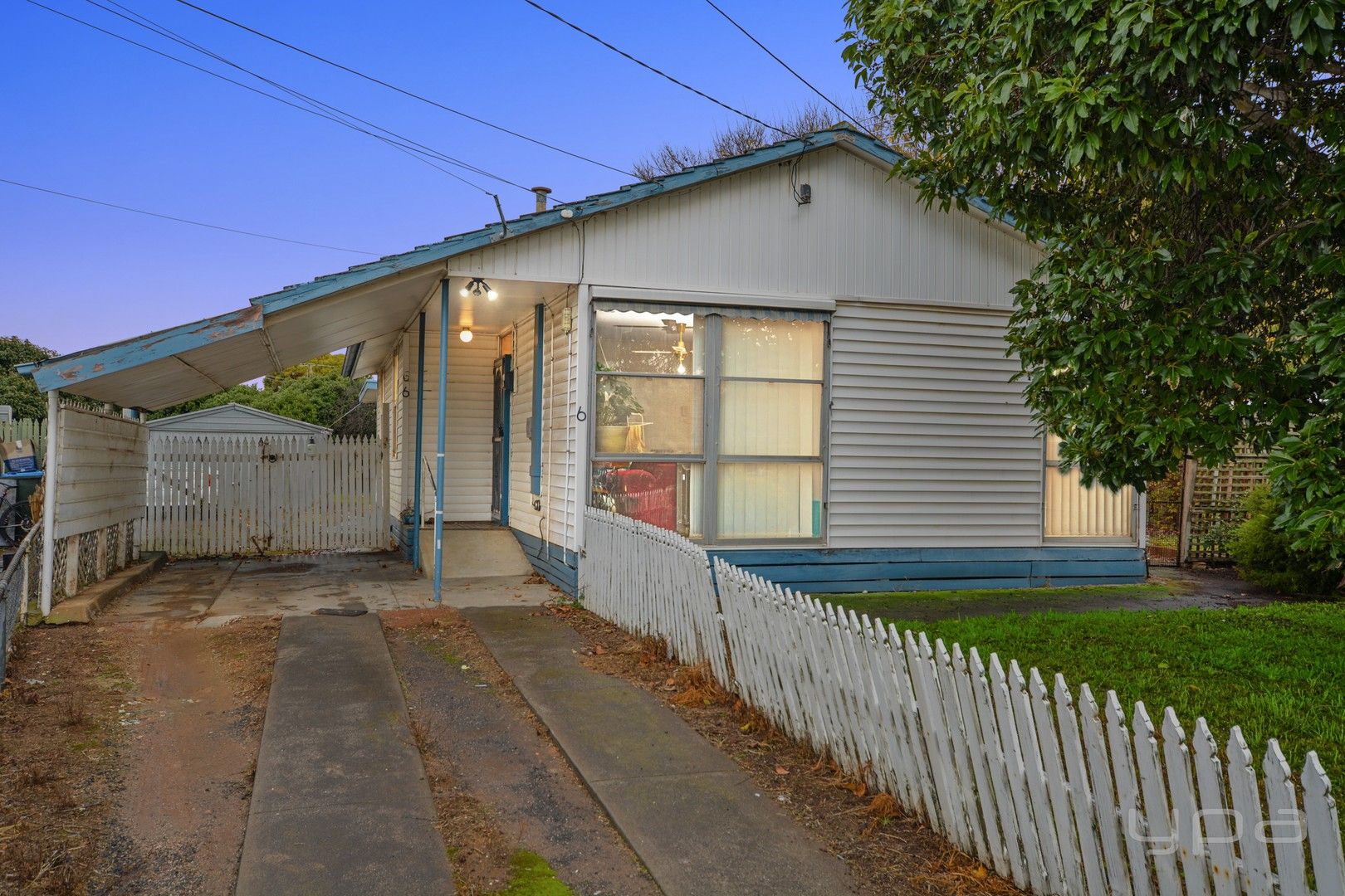 3 bedrooms House in 6 Carbon Court WERRIBEE VIC, 3030