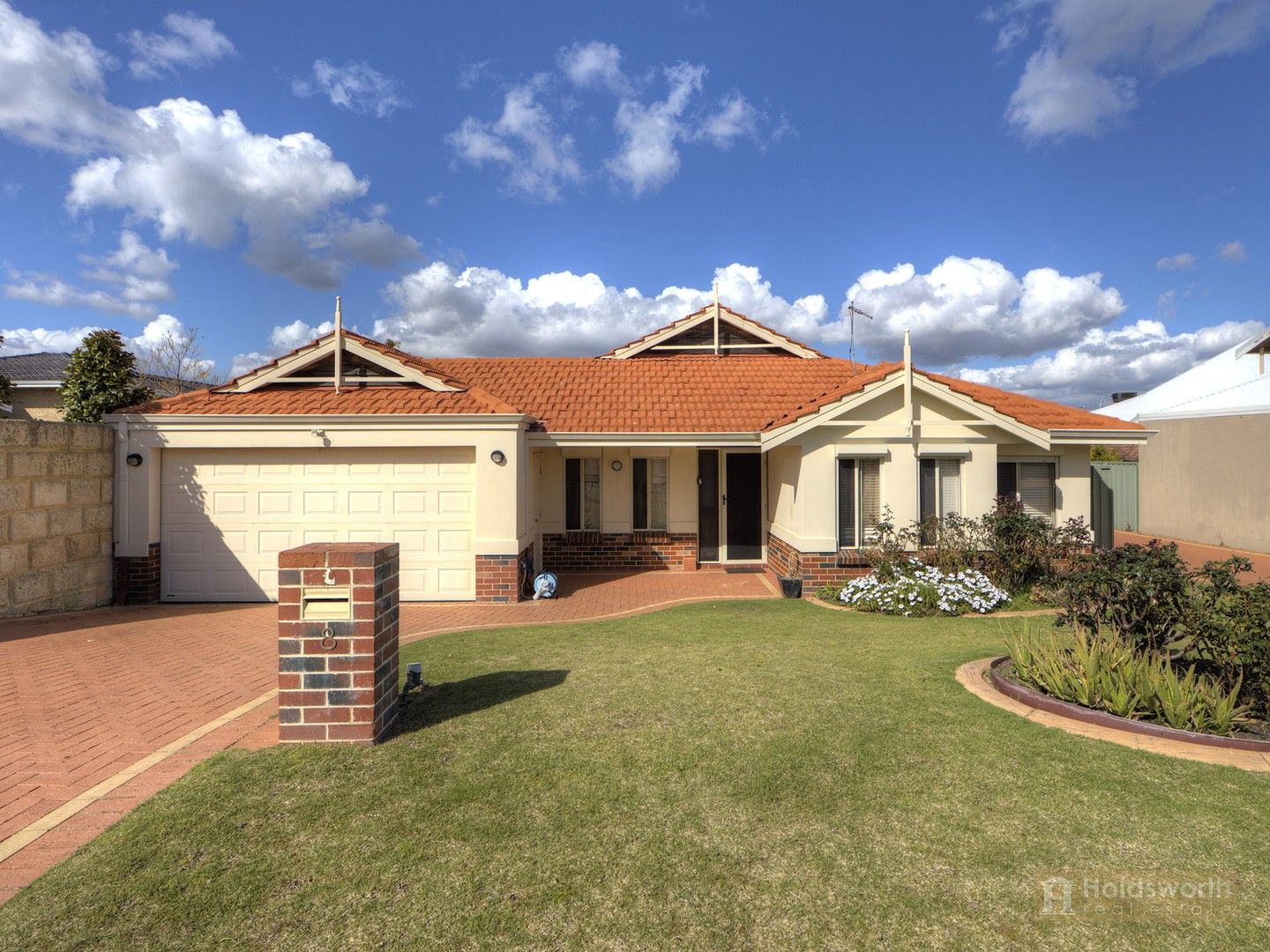 4 bedrooms House in 8 Stonewall Circuit LANDSDALE WA, 6065