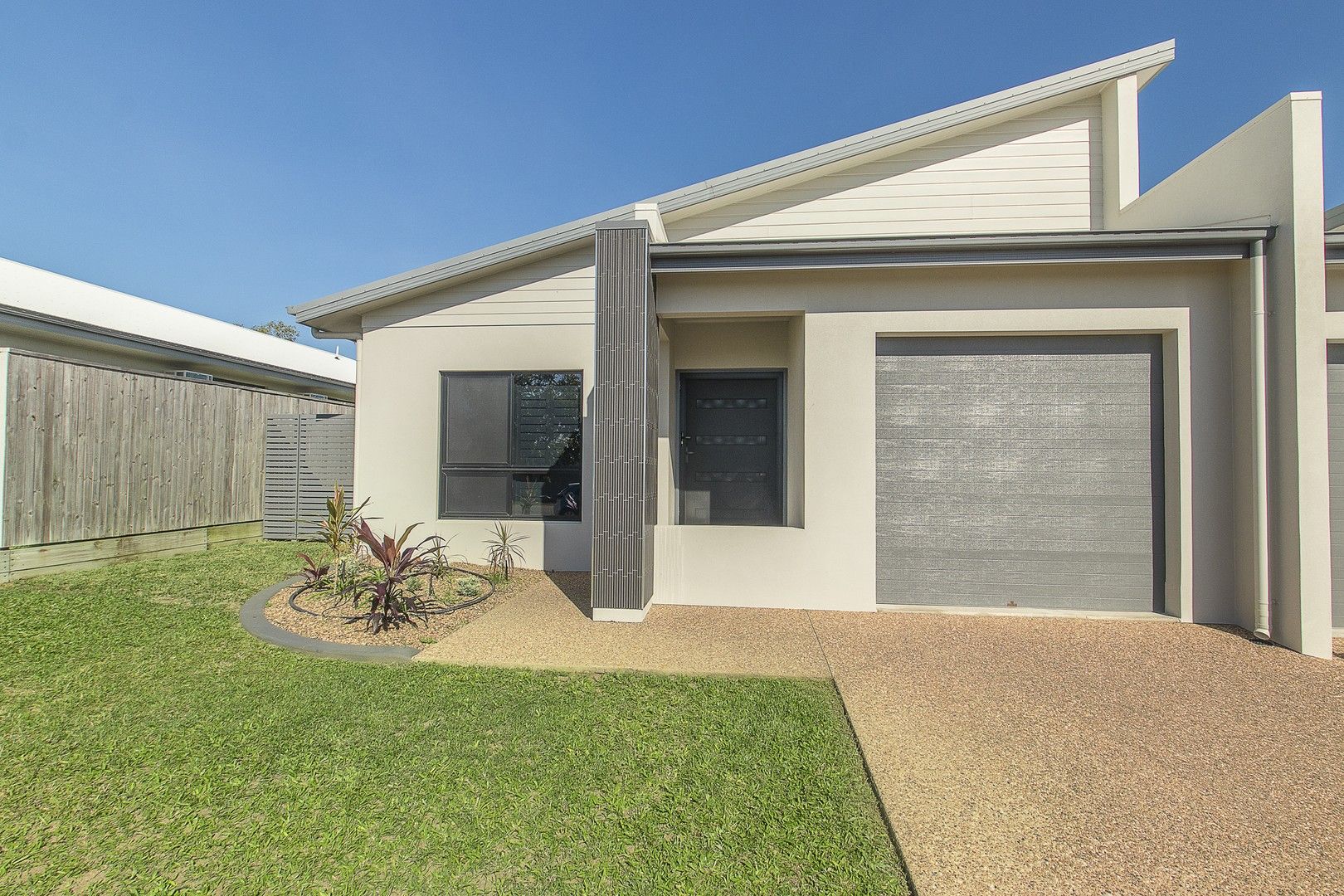 2 bedrooms House in 27a The Rocks COSGROVE QLD, 4818
