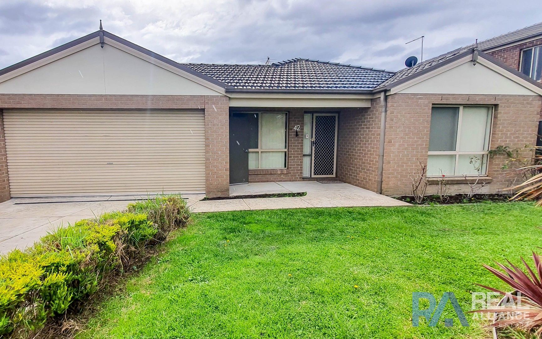 4 bedrooms House in 42 Player Drive NARRE WARREN VIC, 3805
