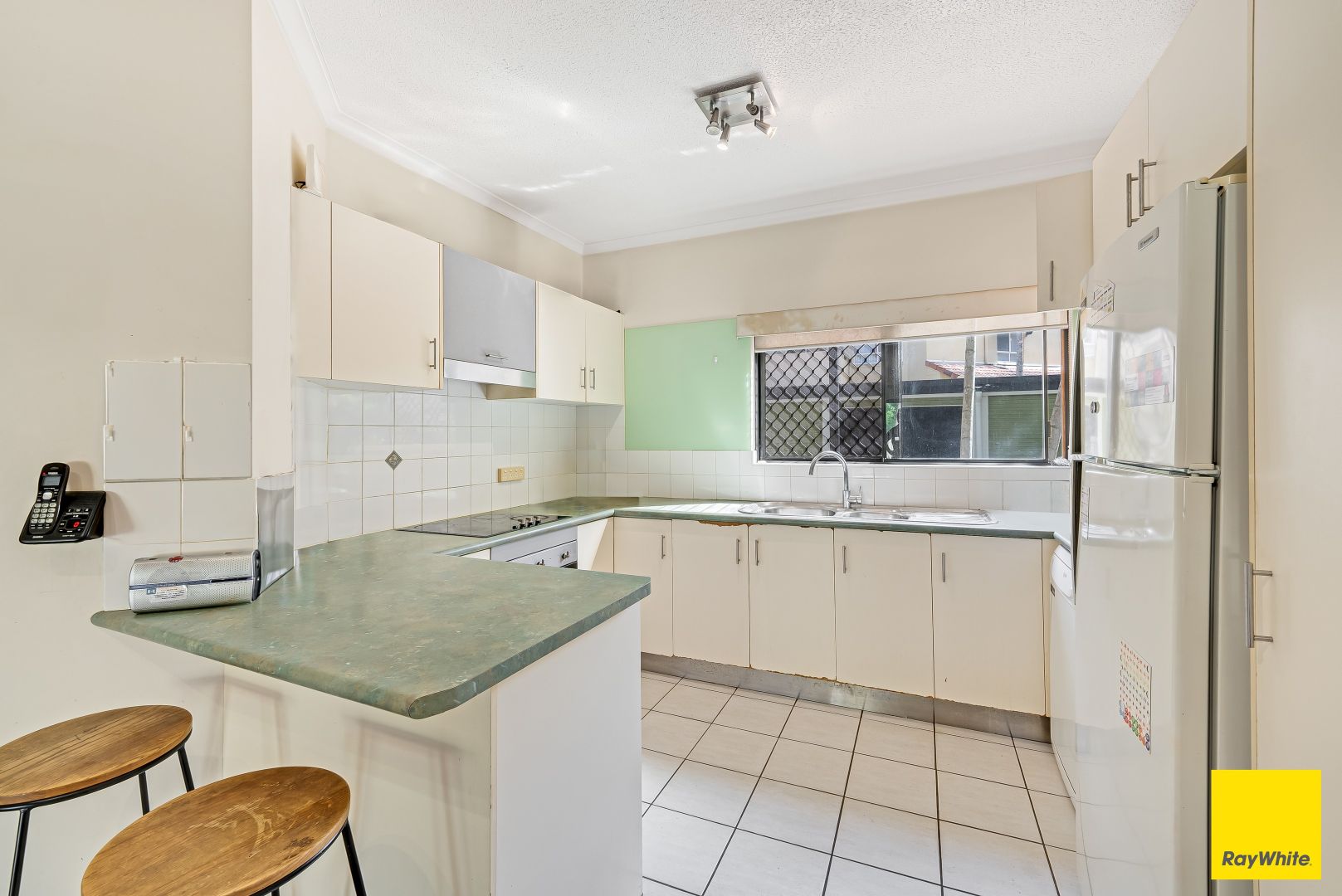 4/367-371 Mcleod Street, Cairns North QLD 4870, Image 2