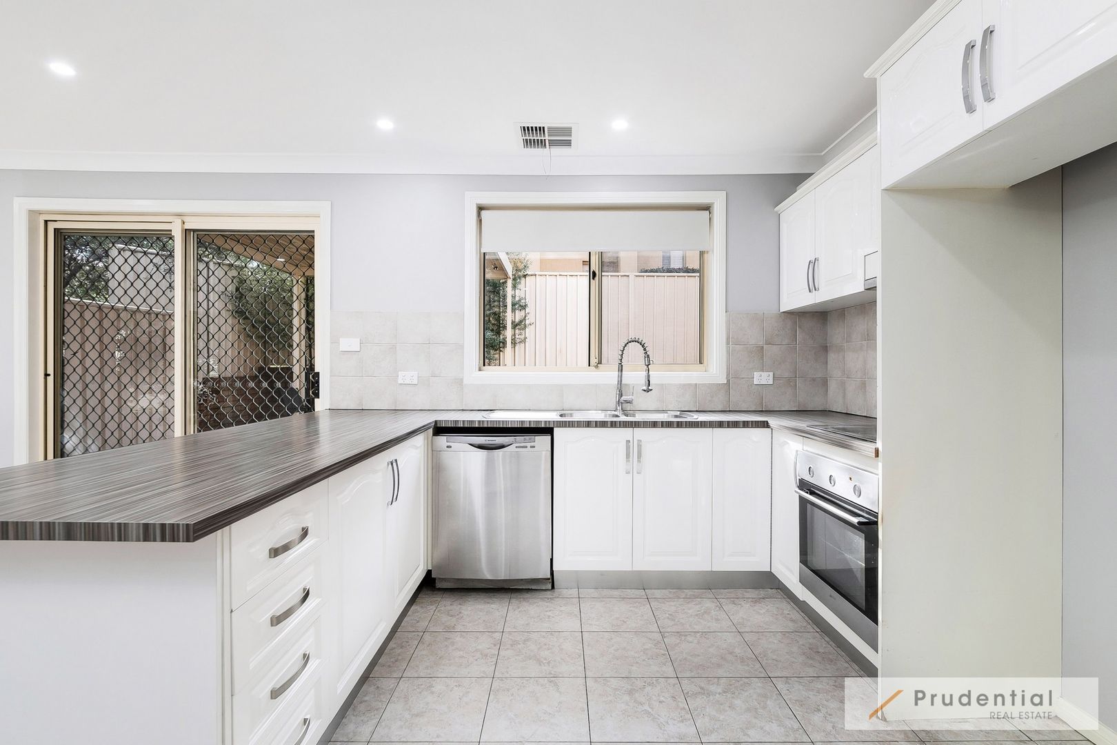 1/59 Kendall Drive, Casula NSW 2170, Image 2