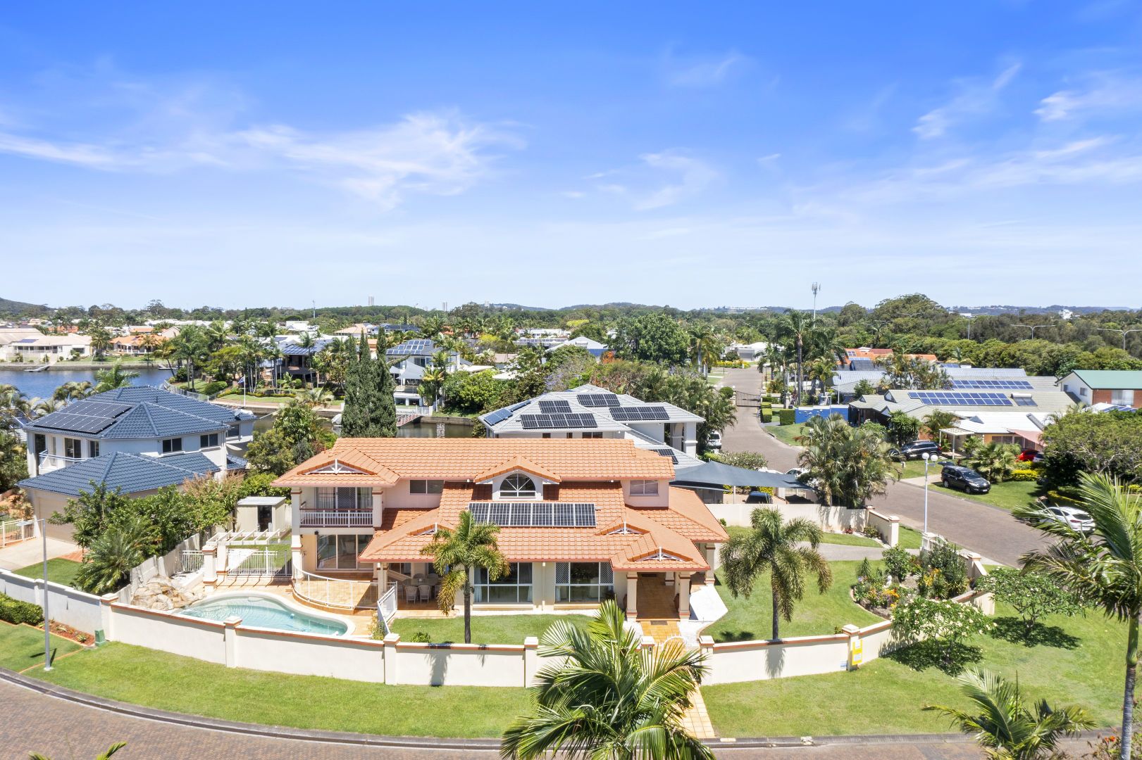 1 Montego Court, Mermaid Waters Property History & Address Research