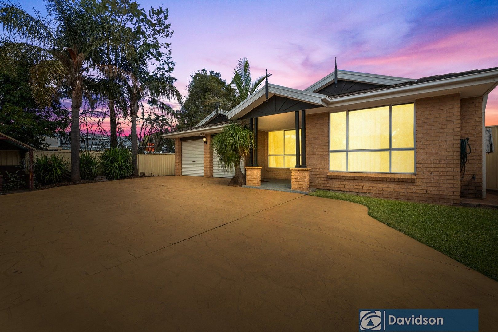5 bedrooms House in 10 Steamer Place CURRANS HILL NSW, 2567
