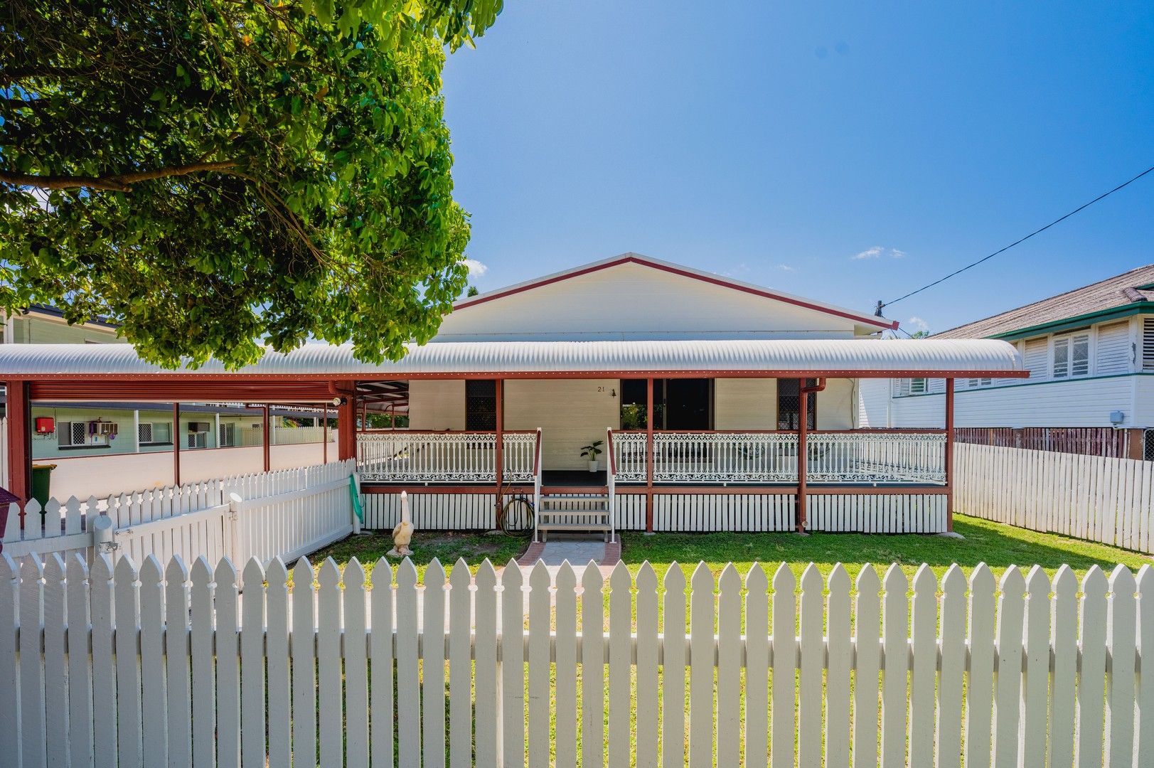 4 bedrooms House in 21 Hodel Street HERMIT PARK QLD, 4812