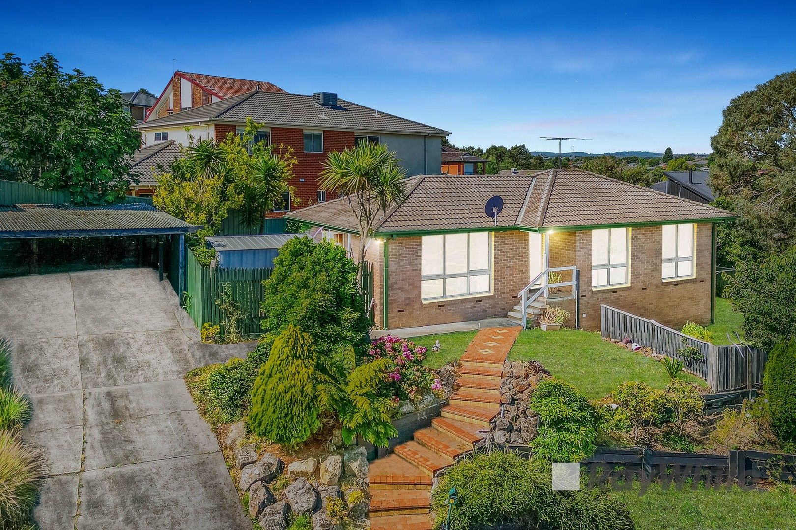 3 bedrooms House in 10 John Edgcumbe Way ENDEAVOUR HILLS VIC, 3802