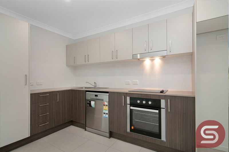 2/5 Sapphire Cres, Redbank Plains QLD 4301, Image 1