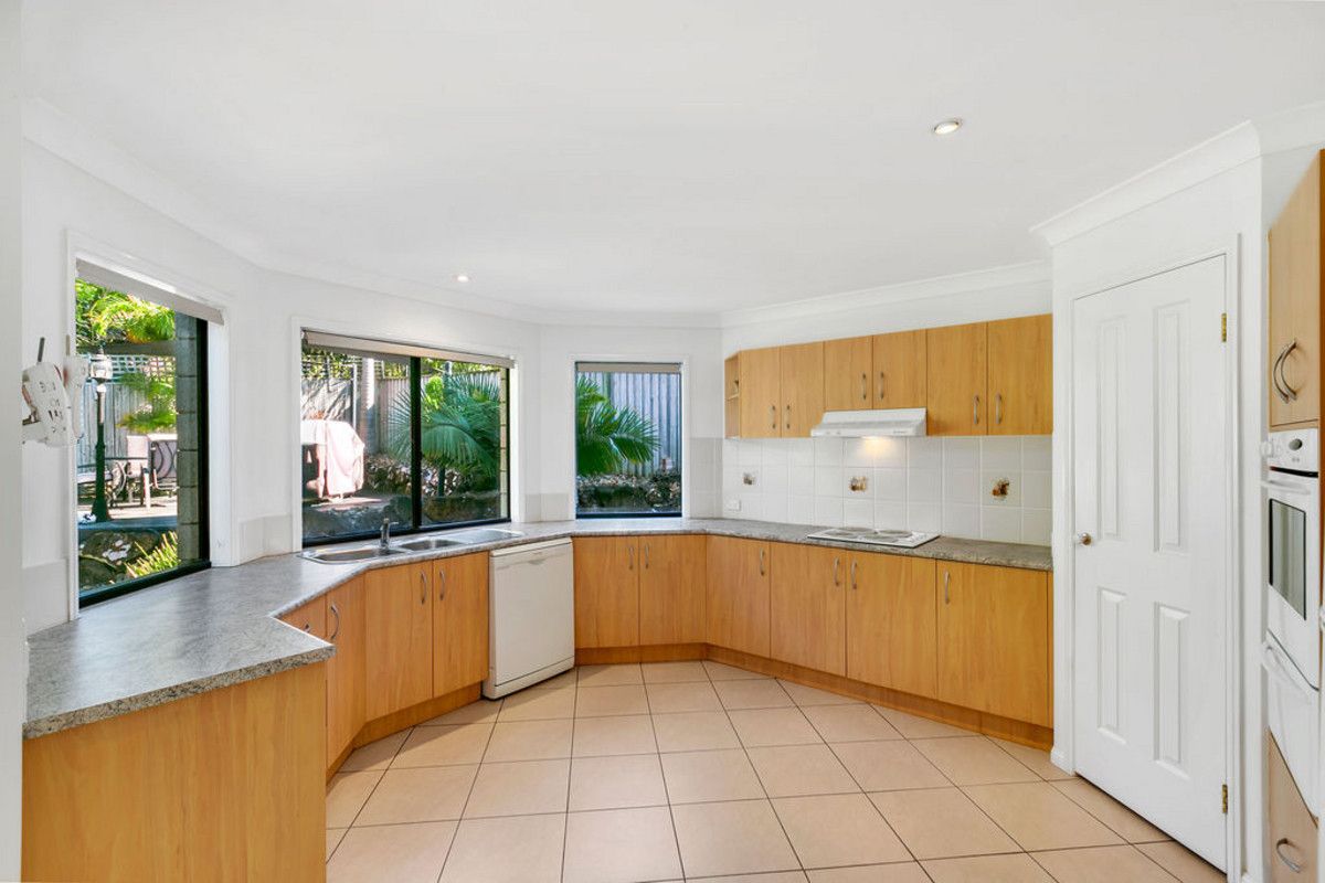 117 Armstrong Way, Highland Park QLD 4211, Image 2