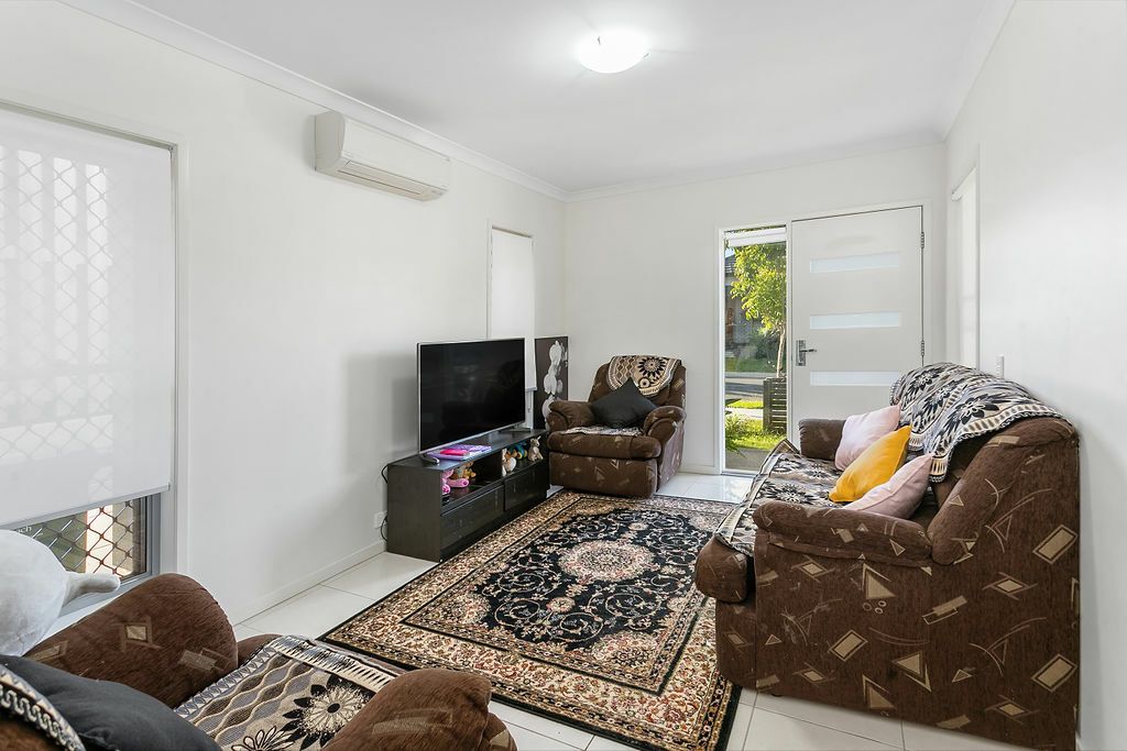 8 Koda St, Ripley QLD 4306, Image 2