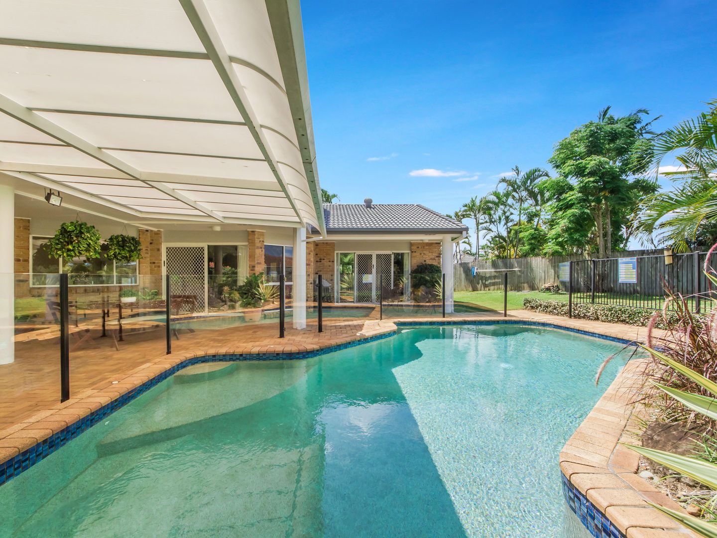 6 Islay Court, Merrimac QLD 4226, Image 2