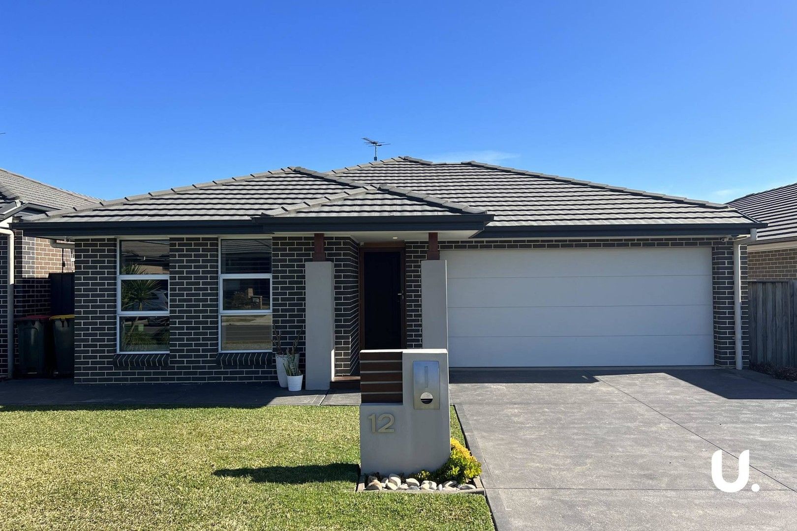 5 bedrooms House in 12 Leeville Street COLEBEE NSW, 2761