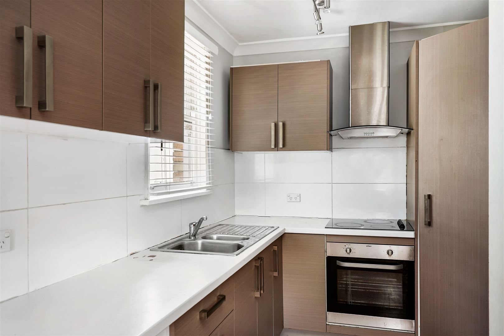 2 bedrooms House in 70 Florida Avenue WOY WOY NSW, 2256