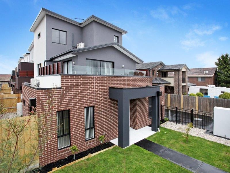 3 bedrooms Townhouse in 1/357 Geelong Road KINGSVILLE VIC, 3012