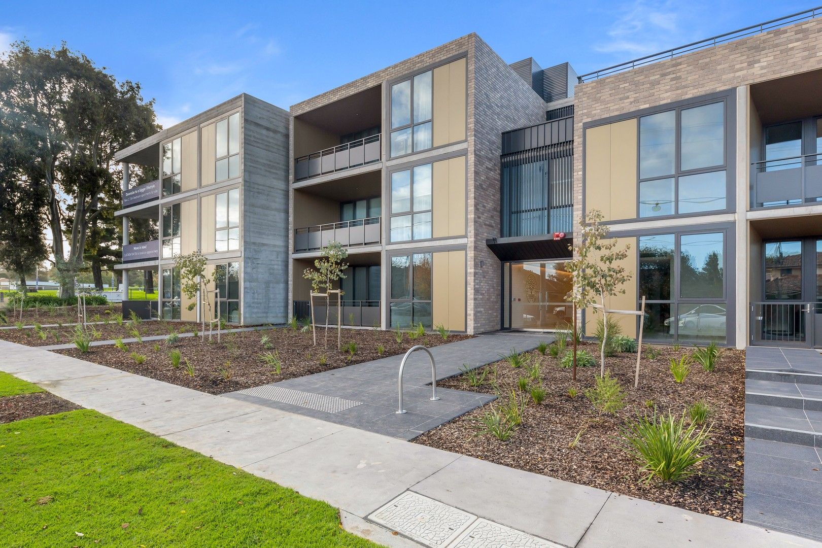 2 bedrooms Apartment / Unit / Flat in 106/173 The Boulevard IVANHOE EAST VIC, 3079