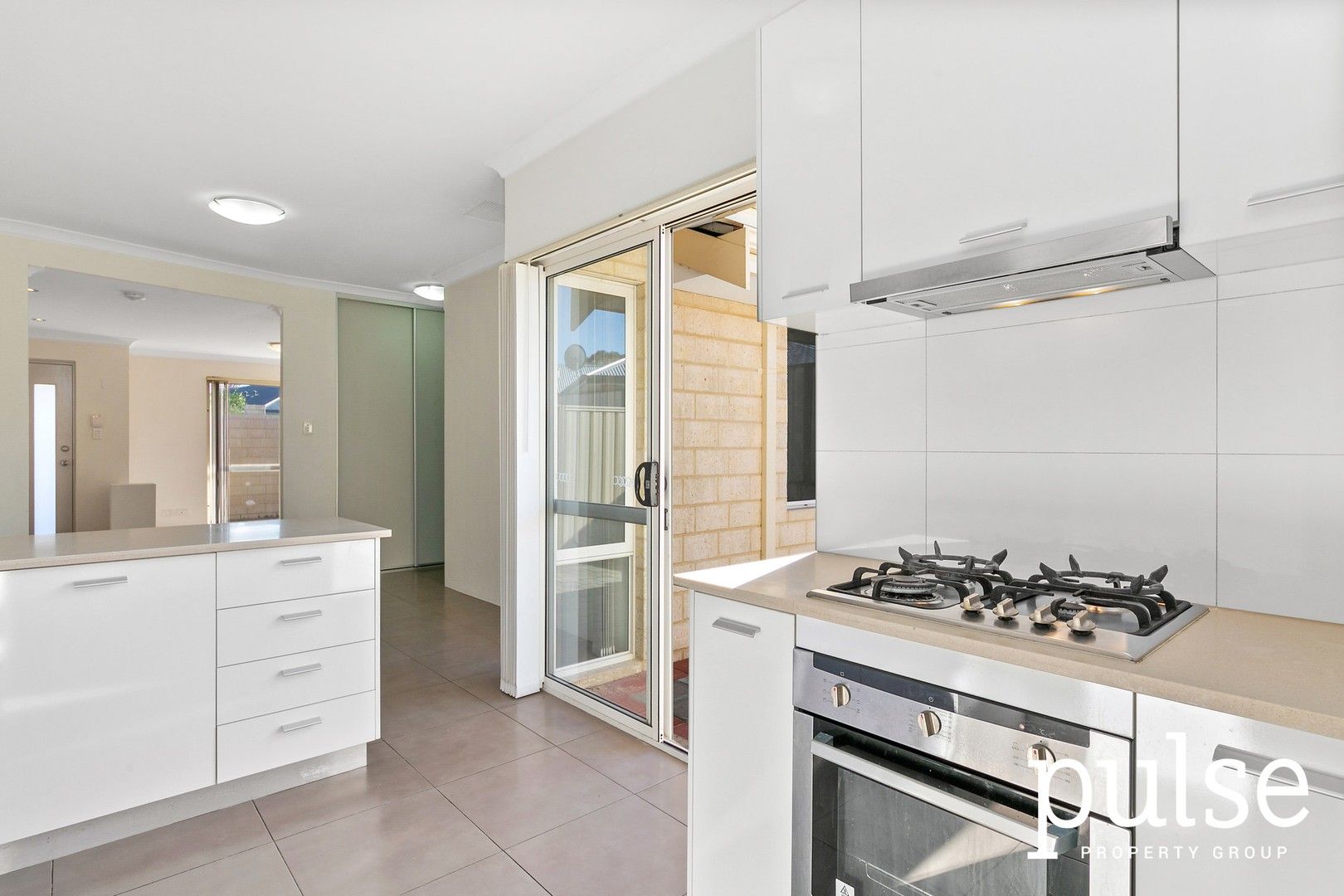 4 bedrooms House in 400 Berwick Street ST JAMES WA, 6102