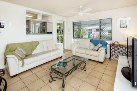 Unit 5 'Estoril' 38 McIlwraith Street, MOFFAT BEACH QLD 4551, Image 2