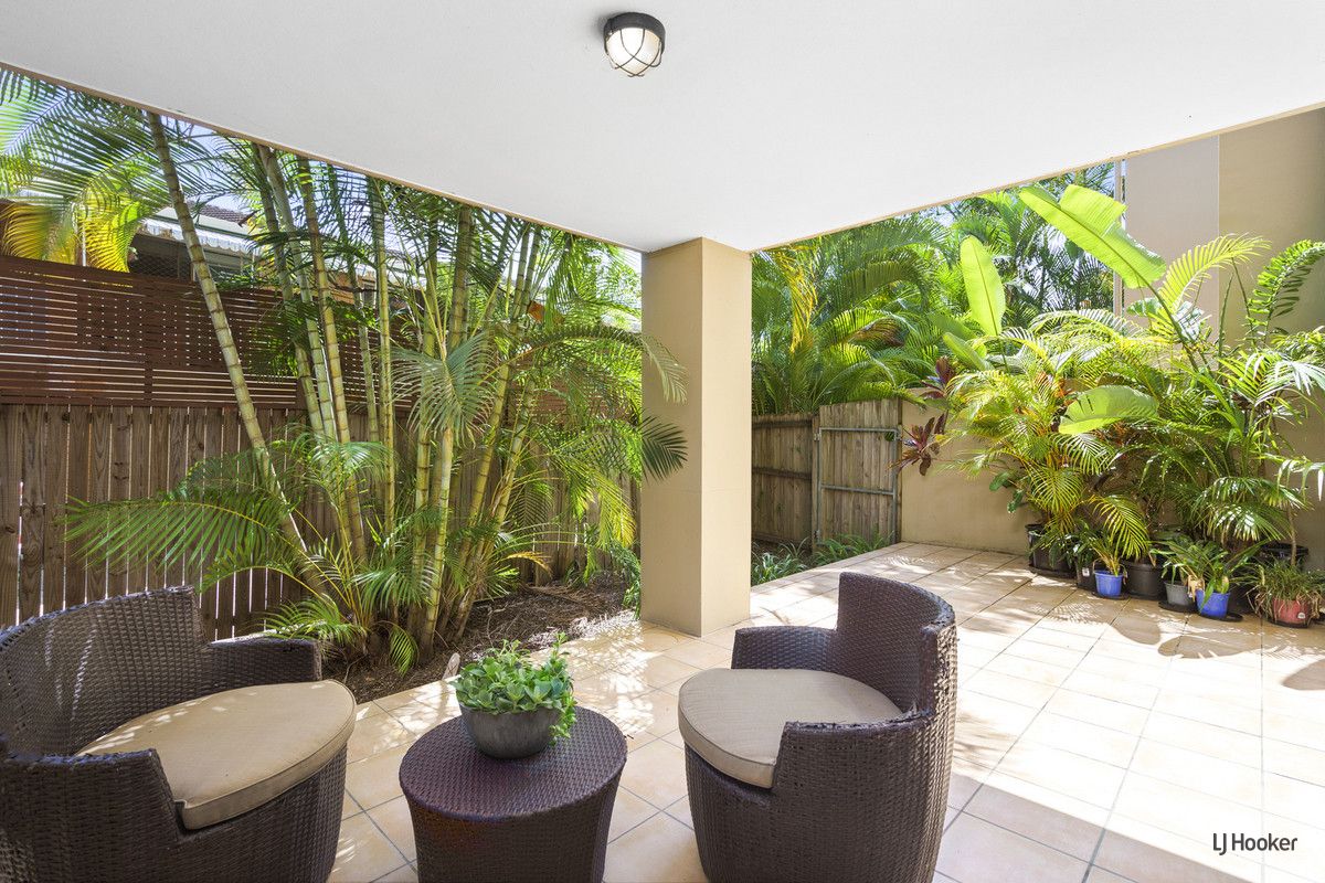 2 bedrooms Apartment / Unit / Flat in 2/4 Mawarra Street PALM BEACH QLD, 4221