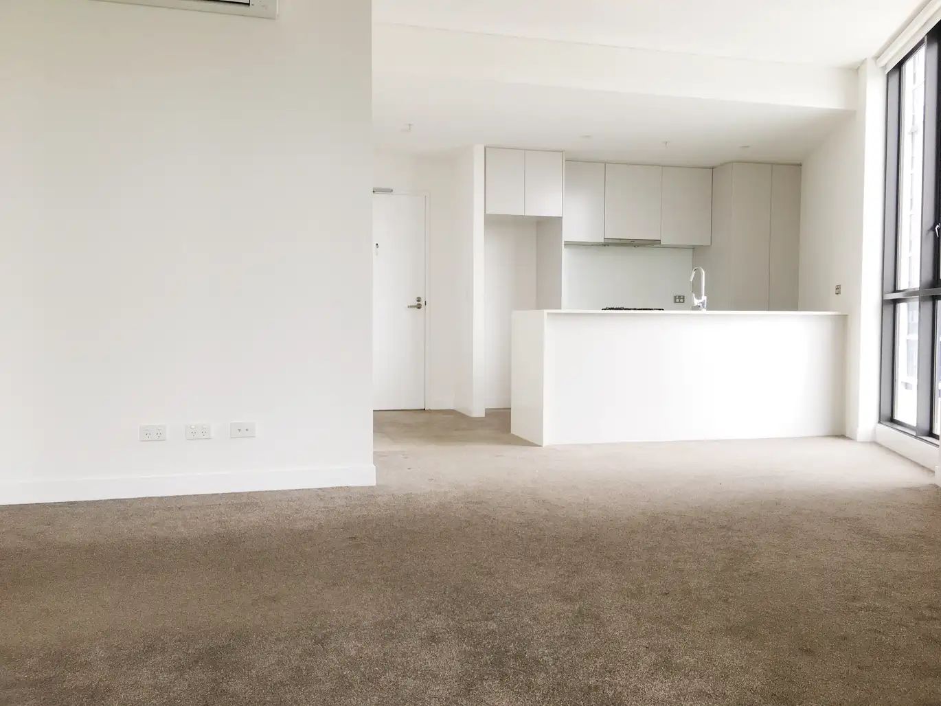 1 bedrooms Apartment / Unit / Flat in 1014/17 Chisholm St WOLLI CREEK NSW, 2205