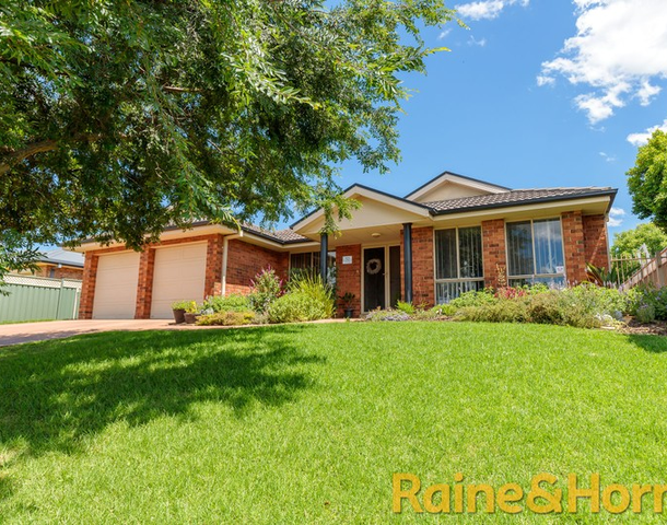 32 Cypress Point Drive, Dubbo NSW 2830