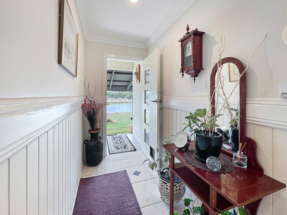 4 bedrooms House in 60 Brightview Rd REGENCY DOWNS QLD, 4341