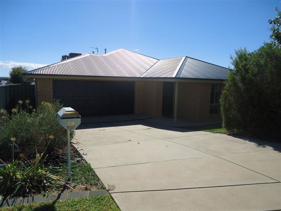 24 Quandong Place, Forest Hill NSW 2651, Image 0