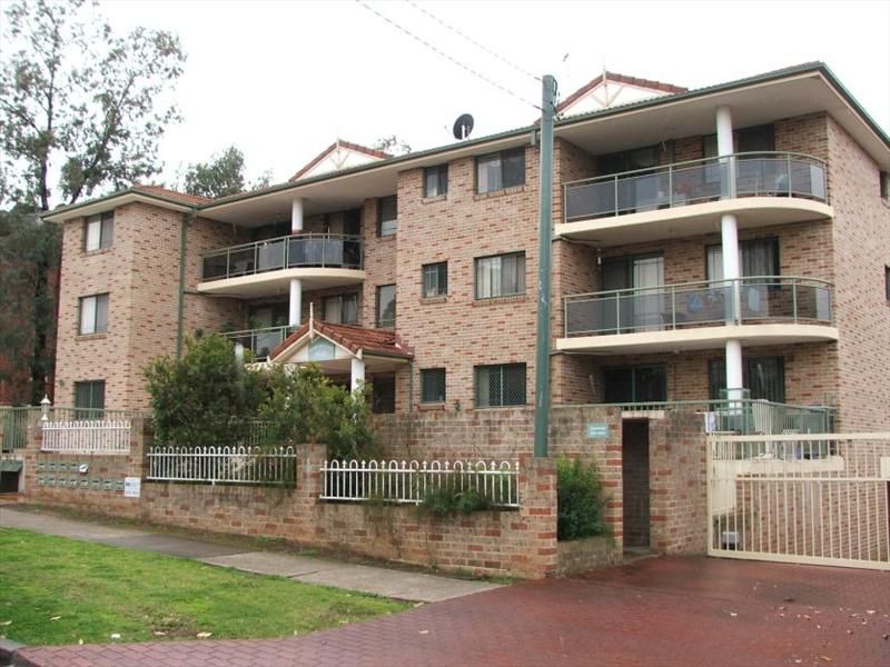 1/9 Cairds Avenue, Bankstown NSW 2200