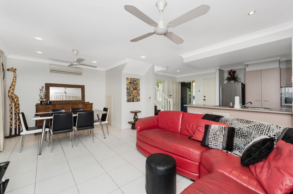 12 Harrow Place, Arundel QLD 4214, Image 2