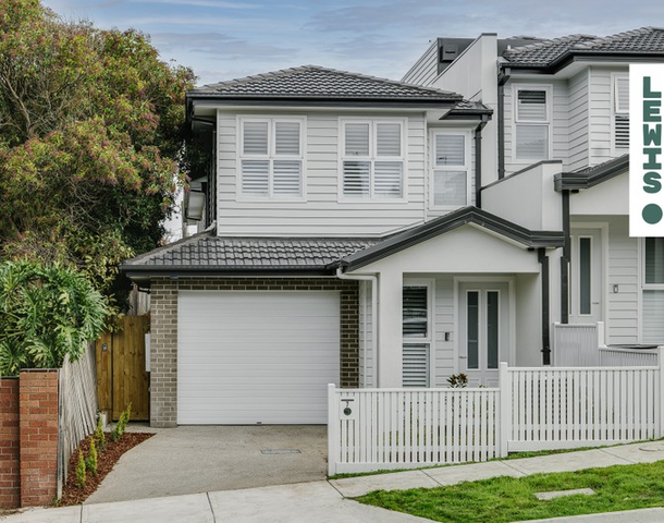 7 Caravelle Crescent, Strathmore Heights VIC 3041